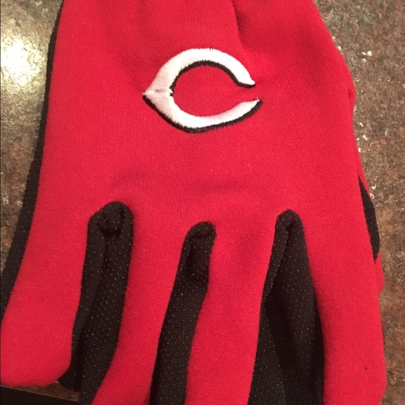 Cincinnati Reds Sport Utility Gloves