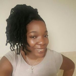 Meet your Posher, Monique
