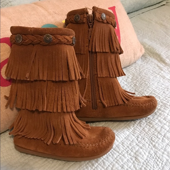 Minnetonka boots 3 layer fringe boot, Brown.