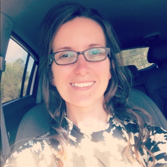 Meet your Posher, Tiffany - Picture 3 of 8