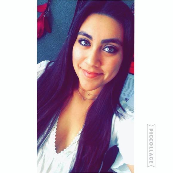 Meet your Posher, Becca - Picture 1 of 1