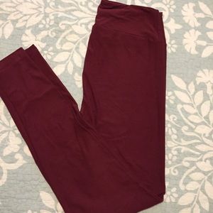 🎉PRICE ⬇️🎉 BNWT OS LuLaroe wine colored leggings