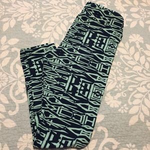 🎉Final PRICE⬇️🎉. OS LuLaroe leggings EUC