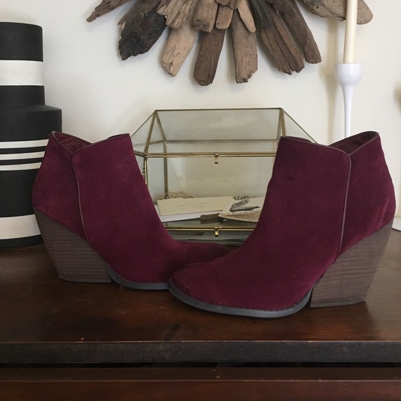 Cranberry booty wedges