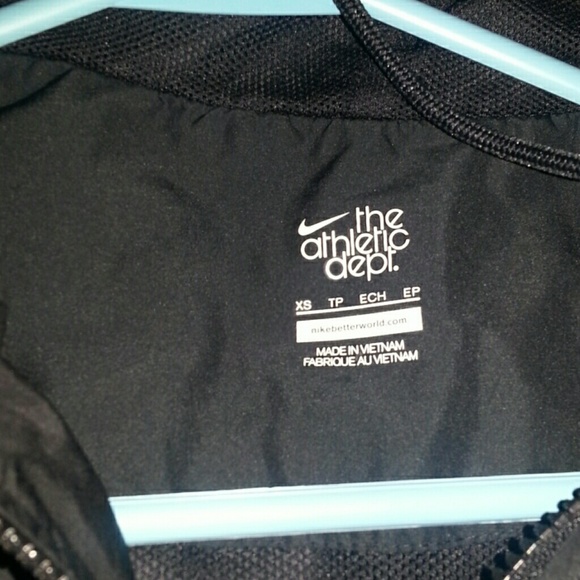 Nike matte black Windrunner - Picture 2 of 2