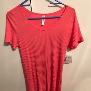 NWT LULAROE LARGE CLASSIC TEE