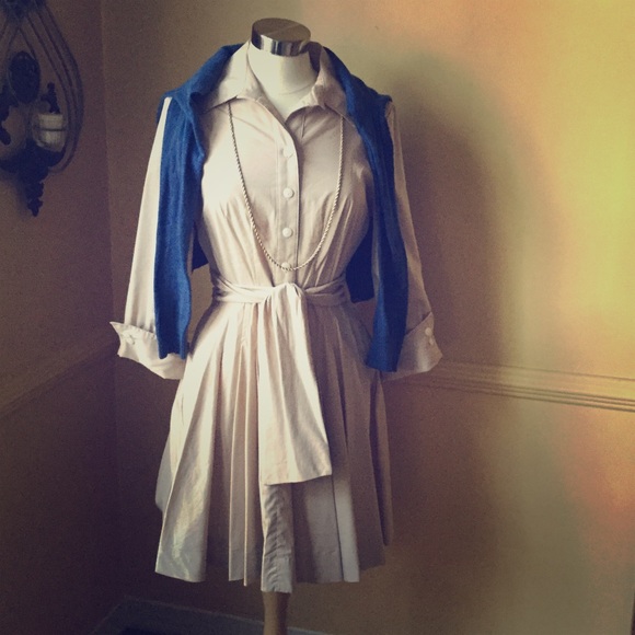 MADISON LEIGH Dress.  SIZE 8