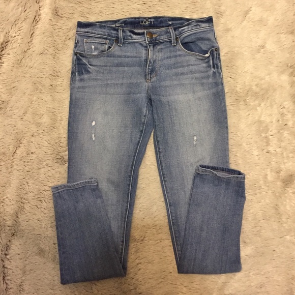 💁Ann Taylor Loft Relaxed Skinny jeans.