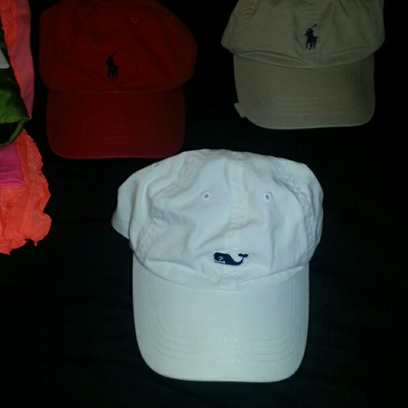 White vineyard vines hat