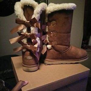 TAN 3 BOWS UGG BOOTS