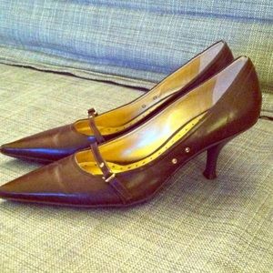 BCBG brown cute heels