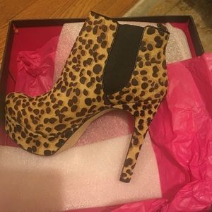 Vince camuto booties