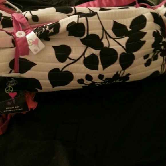 Steve Madden beach mat