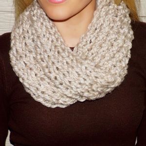 Chunky Vanilla Infinity Scarf