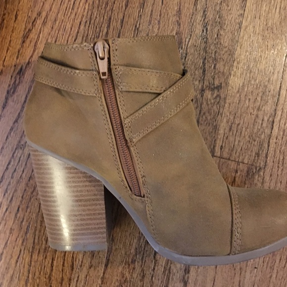 SOLD! LC Lauren Conrad buckle ankle boots - Picture 3 of 4