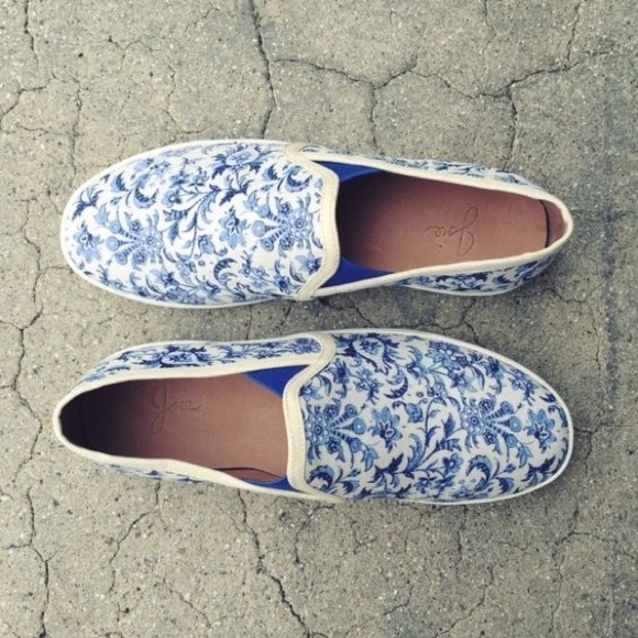 Joie Shoes - NWOT Joie Kidmore Floral blue/white Sneaker