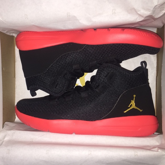 Jordan Kids Reveal BG Blk/Metallic Gold size 6.0