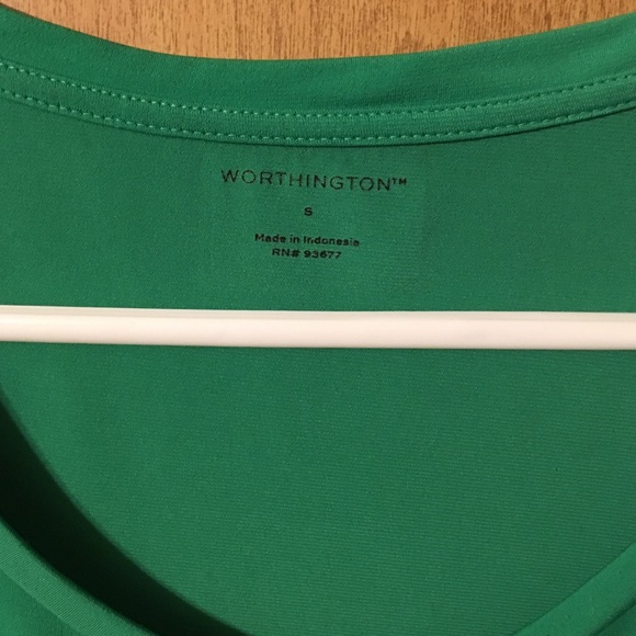 Green top - Picture 2 of 4