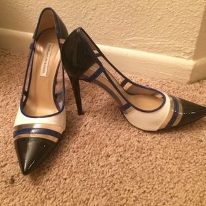 Diane Von Furestenberg clear panel pump