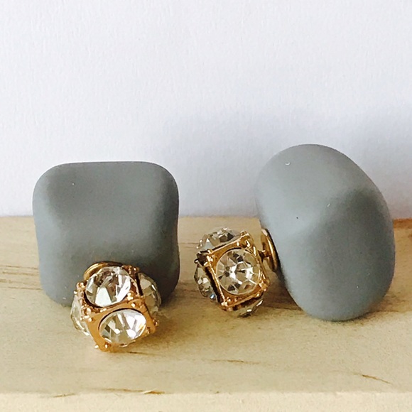 ❤️️SALE❤️️Gray square double through stud earrings