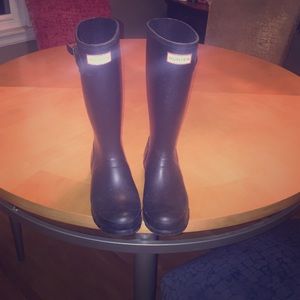 Hunter rain boots worn only once