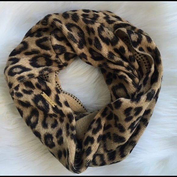 MICHAEL KORS scarf - Picture 1 of 4