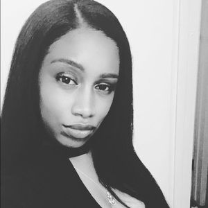 Meet your Posher, Denasia