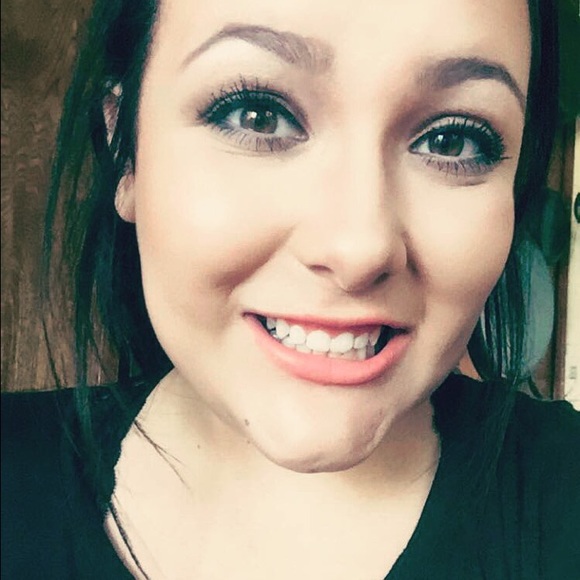 Meet your Posher, Whitney