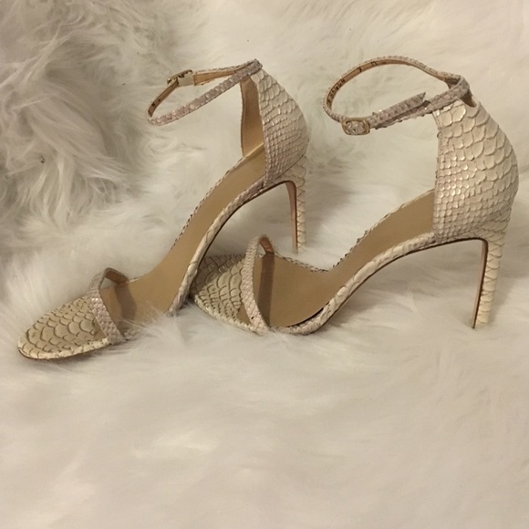 Stuart Weitzman 💥SOLD💥