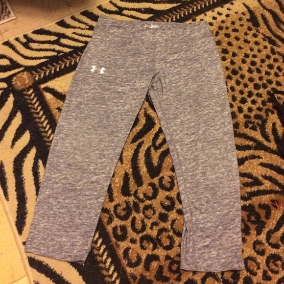 Under Armour Pants - 11-9 Under armour gray capris