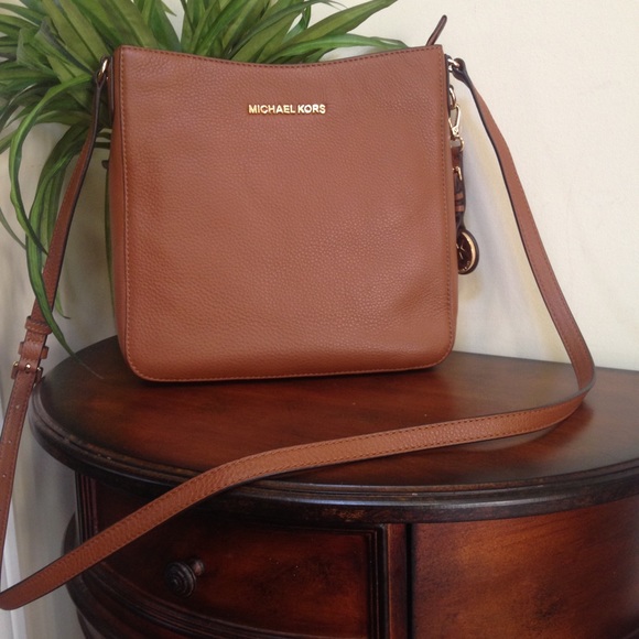 Michael Kors Handbags - 🌺🎀NWT Michael Kors Brown Pebble Leather  Purse🎀