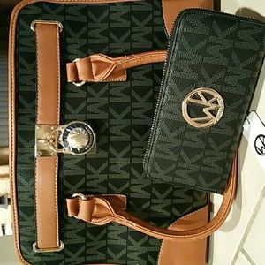 NWT Black/camel purse and matching wallet FIRM