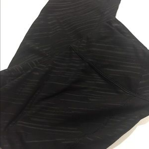 Black old navy compression capris size large