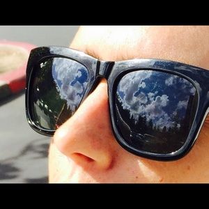 Meet your Posher, Cassandra