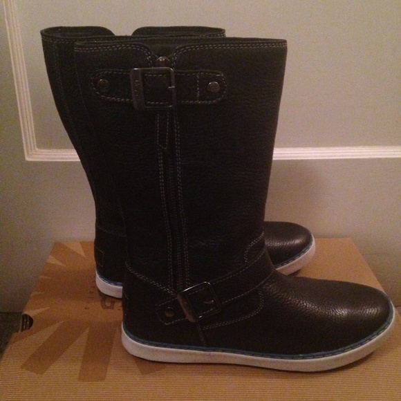 *Sold* New in box black Andra UGG boots - Picture 4 of 4