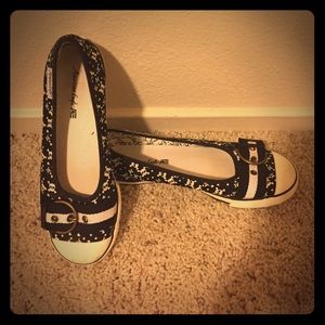 Size 6 American Eagle flats