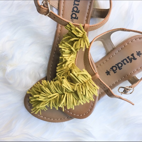 Mudd Shoes - Mudd Fringe Thong Sandals