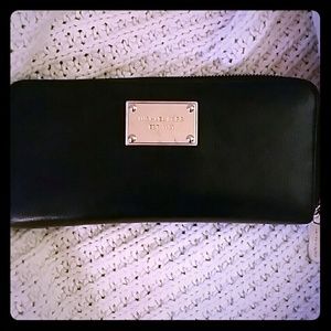 Michael Kors Jet Set Black Large  Leather Wallet