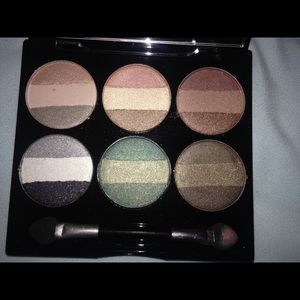 Brand new never used eye shadow pallet