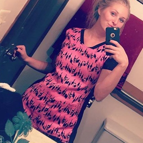Hardly worn cat scrub top😺