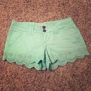 BKE Eve size 26 shorts seafoam green scallop edge