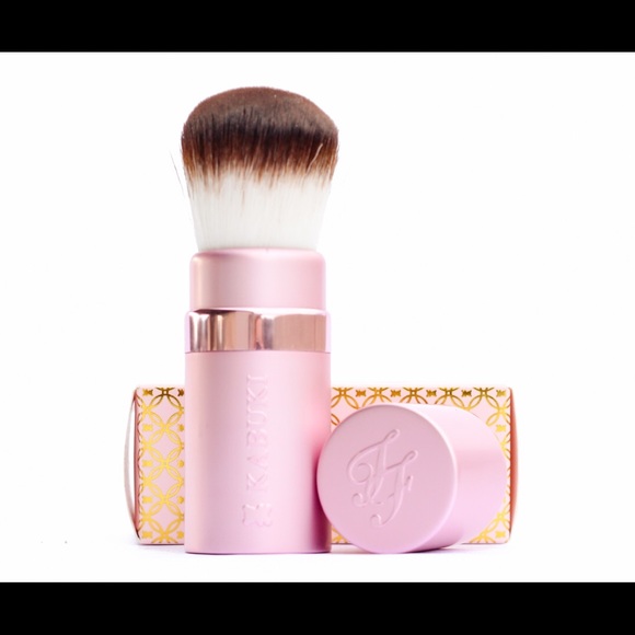 Too Faced kabuki brush!
