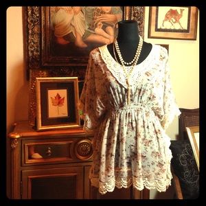 Super cute floral blouse/tunic