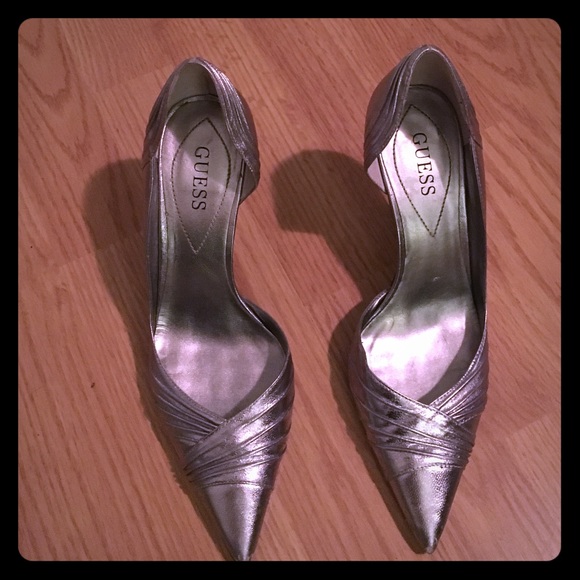 Guess 6.5 pumps