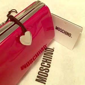 🎁 ❤️ NWT MOSCHINO red patent small clutch