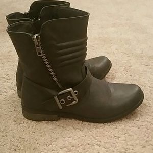 8.5 Black Boots-wore once!