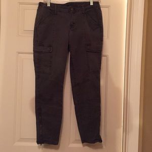 Skinny leg Capri pants with bottom side zipper