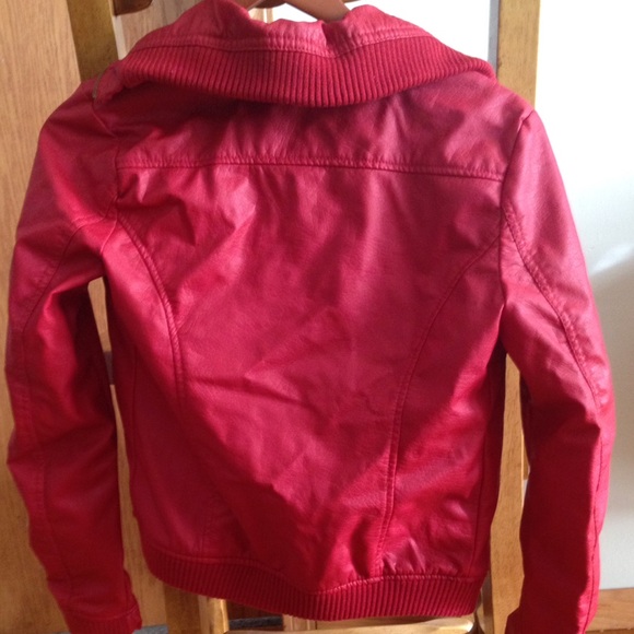 Red jacket - Picture 2 of 3