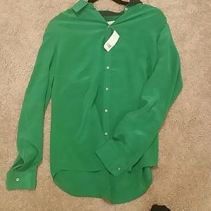 NWT 100% Silk, Size Medium, Bannana Republic