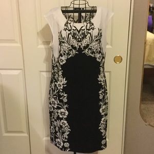 Black & white floral print shift dress size L